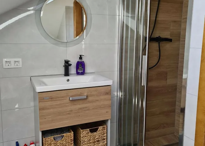 Dora アパート リヴノ