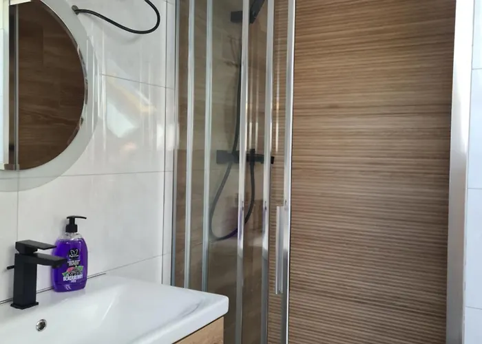 アパート Dora リヴノ